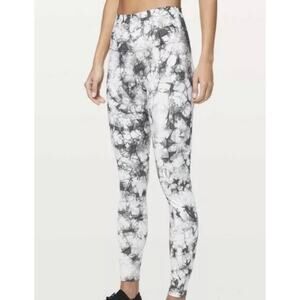 Lululemon women’s gray white tie-dye wunder under leggings 28” inseam (size 8)